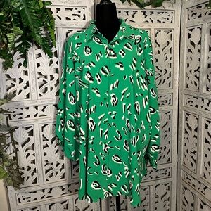 INVESTMENTS WOMAN INCREDIBLE NICE GREEN WITH BLACK & WHITE SWIRLS PLUS SIZE TOP